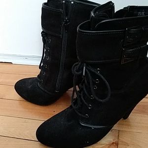 Ankle boots with buckle